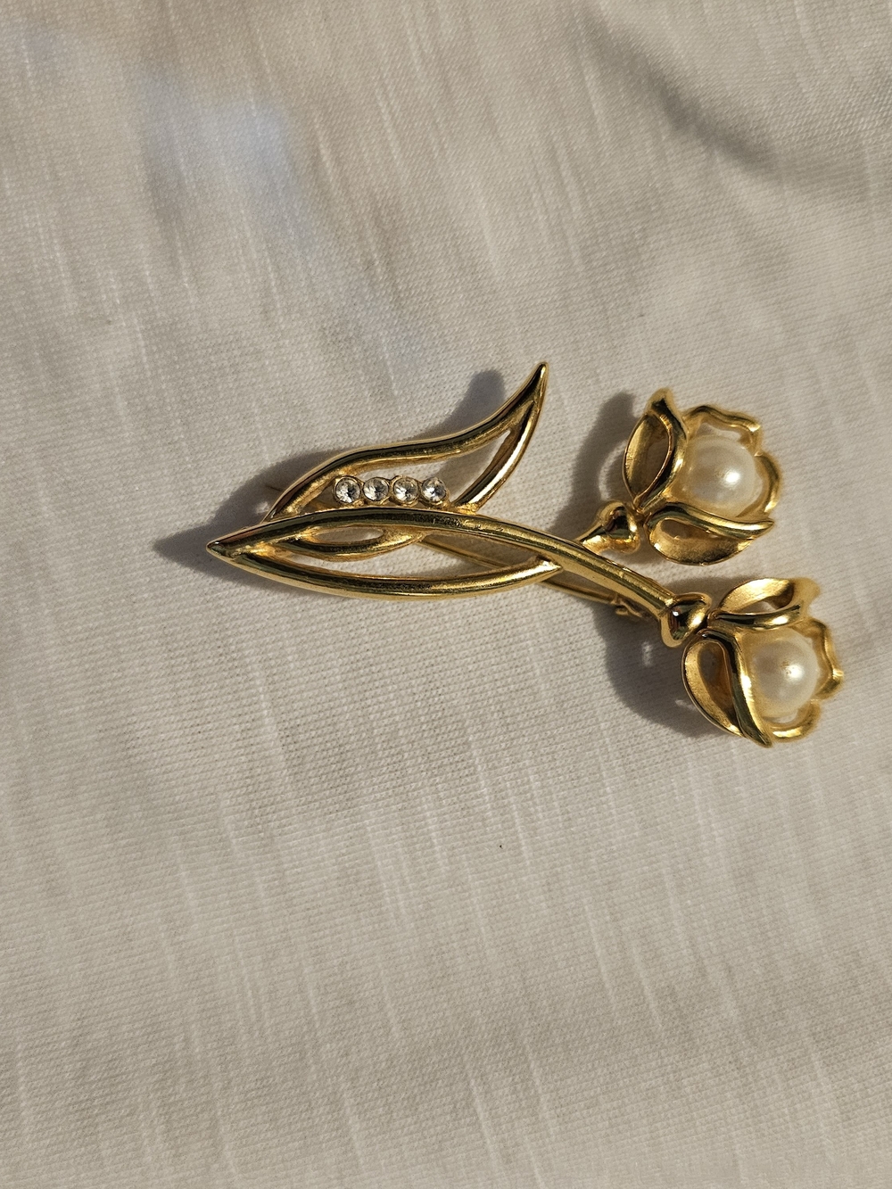 Vintage Gold Floral Pearl & Crystal Brooch - Elegant Women's Jewelry